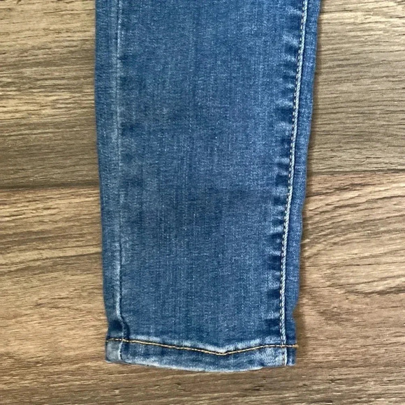 Levis 26 720 High Rise Super Skinny Medium Wash Distressed Jeans - Picture 4 of 8